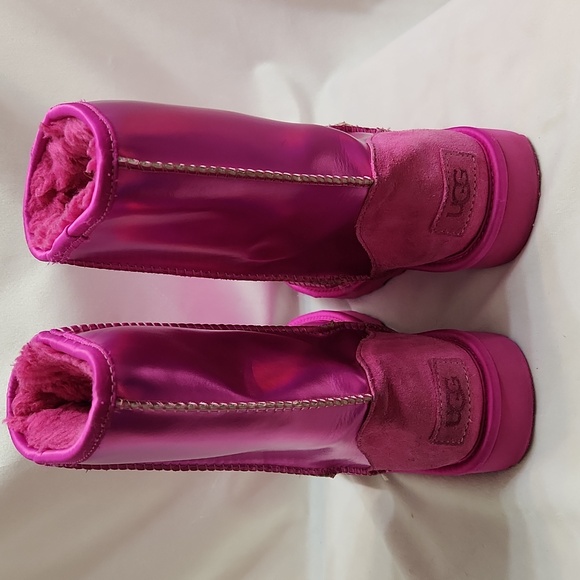 UGG Classic Short Iridescent Fuchsia Cozy Boots (W Size 6) - Picture 5 of 10